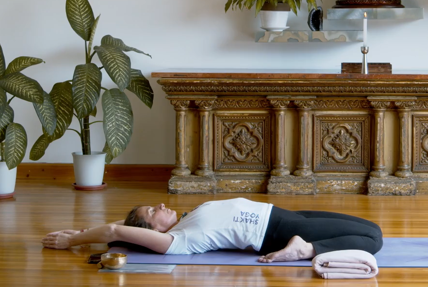 Profundización en Supta Vajrasana – Padma Shakti Yoga