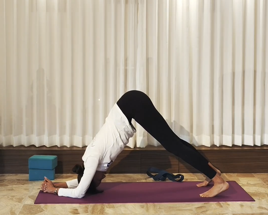 Profundización en Sirsasana